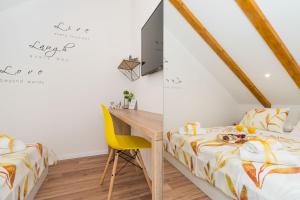 Postel nebo postele na pokoji v ubytování FantAttic Apartments Split Old Town