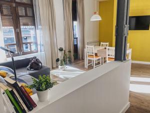 a living room with a couch and a table at Apartamentos Pozo Amarillo in Salamanca
