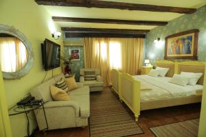 TV a/nebo společenská místnost v ubytování Hotel Konak Tammy Platičevo - Šabac