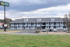 a large white building with cars parked in front of it at Quality Inn Scottsboro US/72-Lake Guntersville Area in Scottsboro