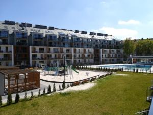 Bazén v ubytovaní Apartament Oaza Kołobrzeg-Podczele Kompleks Feniks basen siłownia jacuzii alebo v jeho blízkosti
