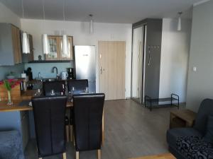 Kuchyňa alebo kuchynka v ubytovaní Apartament Oaza Kołobrzeg-Podczele Kompleks Feniks basen siłownia jacuzii
