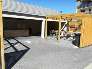 Fotografia z galérie ubytovania Apartament Oaza Kołobrzeg-Podczele Kompleks Feniks basen siłownia jacuzii v destinácii Kołobrzeg