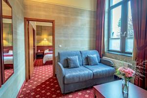 Postel nebo postele na pokoji v ubytování Hotel des Comtes Durbuy