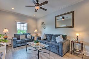 Gallery image of Airy Apartment with Deck - Walk to Main Street! in Hendersonville