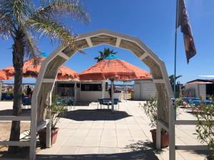 an arch with an umbrella on the beach at Cala di Rio B&B in Termoli