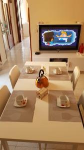 A television and/or entertainment centre at BALCONI SU TROPEA