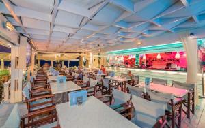 Restoran või mõni muu söögikoht majutusasutuses Phoenix Beach Hotel