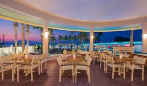 Restoran või mõni muu söögikoht majutusasutuses Phoenix Beach Hotel
