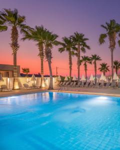Bassein majutusasutuses Phoenix Beach Hotel või selle lähedal