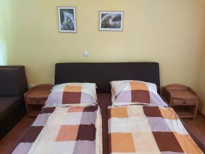 Posteľ alebo postele v izbe v ubytovaní Ilona Apartmanház