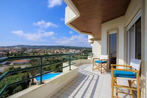 Buarcos Pool Apartment tesisinde bir balkon veya teras