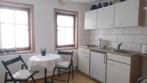 Kuchyňa alebo kuchynka v ubytovaní Haus zum kleinen Helm