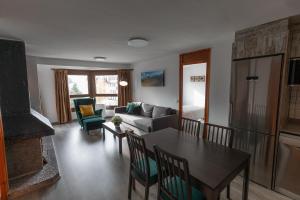 a living room with a table and a couch at Anayet - Plaza del Reloj en FORMIGAL - Reformado in Formigal