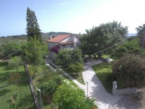 an aerial view of a house with a garden at Comfortable Apartment Near The Sea in Áyios Ilías