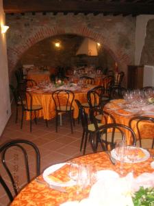 A restaurant or other place to eat at Agriturismo Il Palazzo