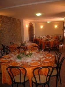 A restaurant or other place to eat at Agriturismo Il Palazzo