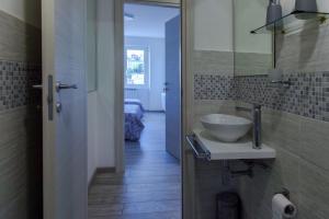 A bathroom at Suite Eleven
