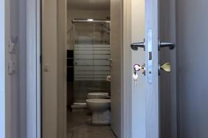 A bathroom at Suite Eleven