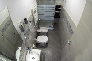 A bathroom at Suite Eleven