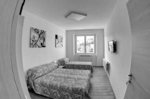 A bed or beds in a room at Suite Eleven