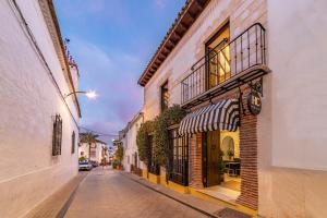 an empty street with a building with a restaurant at Hotel Claude Marbella in Marbella