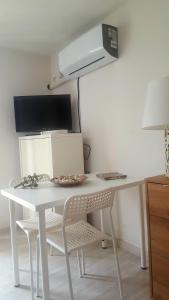 TV a/nebo společenská místnost v ubytování La Casa Sugli Archi