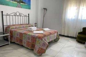 Un ou plusieurs lits dans un hébergement de l'établissement Mirador Playa Caleta Cádiz Centro Grupo AC Gestion