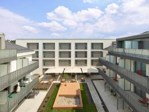 an aerial view of the courtyard of a building at Aiden by Best Western Biberach in Biberach an der Riß