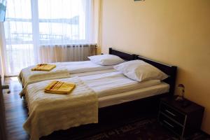 Posteľ alebo postele v izbe v ubytovaní Hotel Gołuń