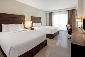 Postel nebo postele na pokoji v ubytování Wyndham Garden Cancun Downtown