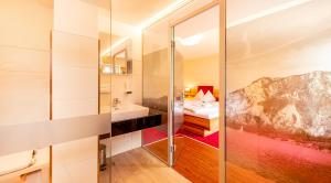 Panorama Hotel Traunstein客房内的一张或多张床位