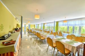Restaurace v ubytování Ośrodek Wczasowy Kłos