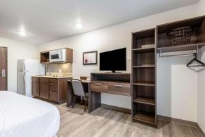 โทรทัศน์และ/หรือระบบความบันเทิงของ WoodSpring Suites Indianapolis Castleton