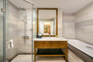 A bathroom at Dal Vostro Hotel & Spa