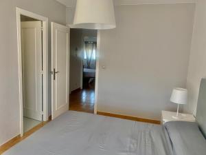 Łóżko lub łóżka w pokoju w obiekcie Bungalow in San Juan Playa