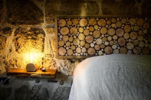 a bedroom with a bed and a lamp on a table at Agriturismo Biologico Sant'Egle in Sorano