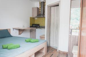 Apartmaji Hrast - Podbela tesisinde mutfak veya mini mutfak