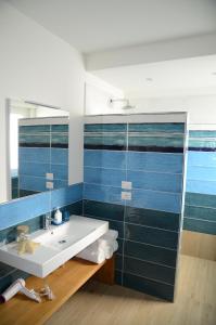 A bathroom at COSTA DEL GARDA - Lazise Még 37 kép