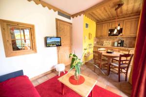 a living room with a red couch and a table at La Carte Postale in Duingt