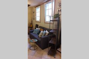 Foto dalla galleria di Joli petit loft dans échoppe pierre centre-ville a Bordeaux