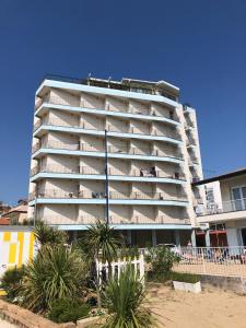 Gambar di galeri bagi La Torre - Frontemare - Immobil Relax di Lido di Jesolo