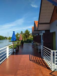 Balkón nebo terasa v ubytování Khum Thong Resort
