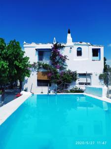 a large swimming pool in front of a house at Les Olles in Regués