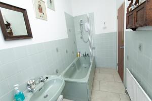 Ένα μπάνιο στο Crannagael House +26 φωτογραφίες