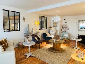 a living room with a couch and a table at Face aux Flots in La Cotinière