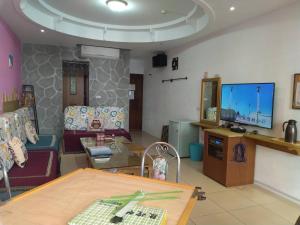 TV a/nebo společenská místnost v ubytování Starry Bay Inn