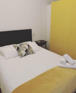 a bedroom with a white bed with two towels on it at Apartamento de Lujo I en Madrid Centro in Madrid