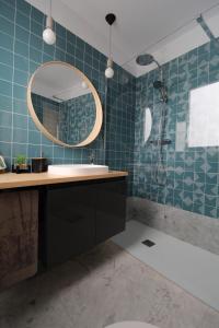 A bathroom at Encanto en el centro de Alicante
