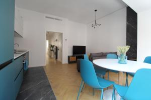 A television and/or entertainment centre at Encanto en el centro de Alicante
